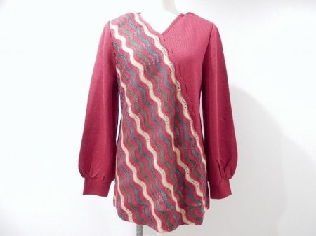 新品同様の美品！斉藤都世子赤ニットを買取いたしました