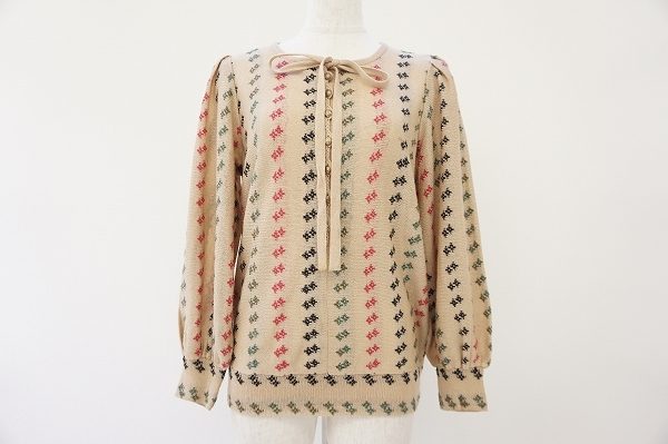 品のあるリボン柄が好印象に!斉藤都世子ニットを買取しました