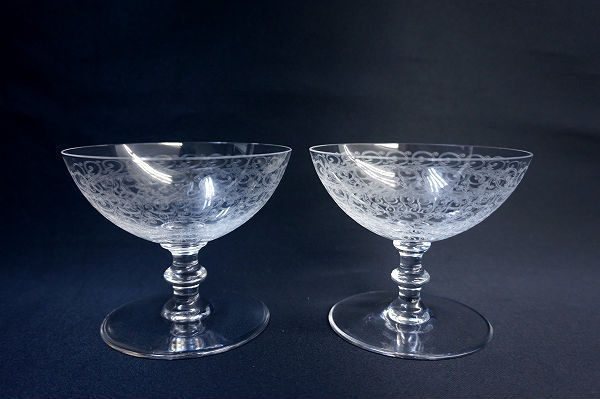 お酒からフルーツまで芸術的にしてくれる バカラシャンパングラスセットを買取しました