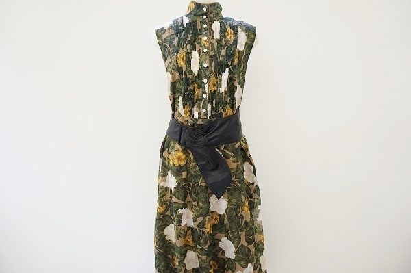 落ち着いた色合いの中にも華やかさがある！インゲボルグワンピースを買取しました