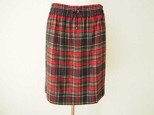 最近着なくなったという、ウィークエンドマックスマーラのスカートを買取いたしました