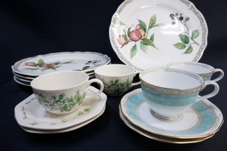 引越し準備で出てきた不用な、ノリタケのカップ&ソーサー プレート皿セットを買取いたしました