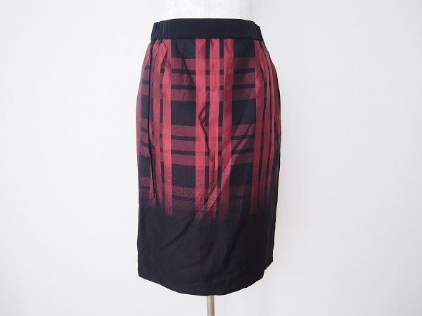 グラデーションが綺麗なアーガのタイトスカートをお売りいただきました