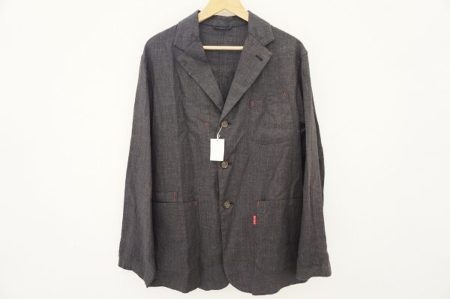 春夏にぴったりの素材感が楽しめるカールヘルムのジャケットをお譲りいただきました