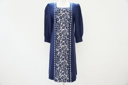 落ち着いたブルーがさわやかで涼し気！斉藤都世子ワンピースを買取しました