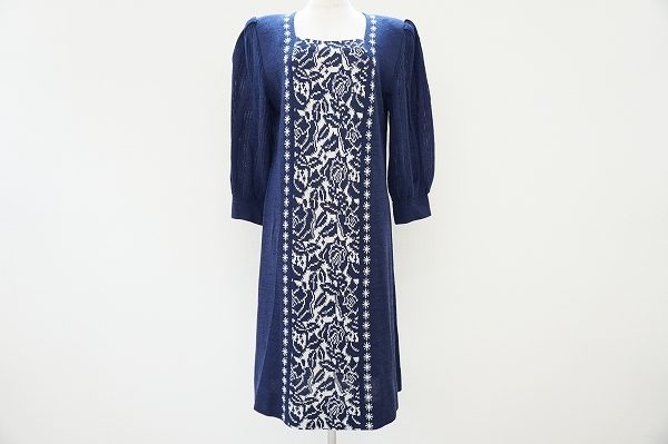 落ち着いたブルーがさわやかで涼し気!斉藤都世子ワンピースを買取しました