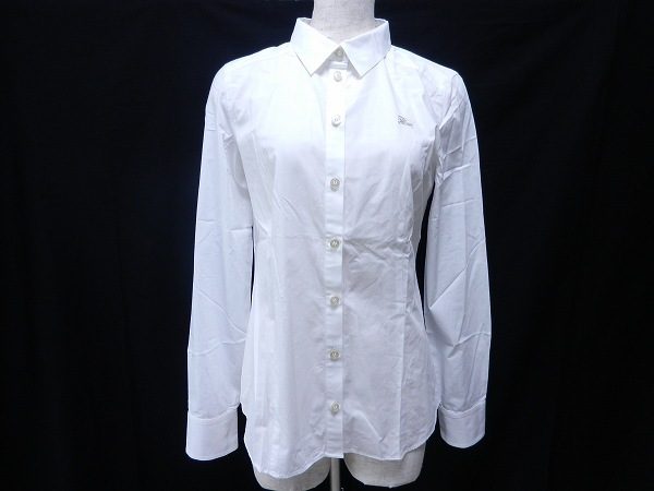 美シルエットが際立つバーバリーブルーレーベルの白シャツを買い取りました
