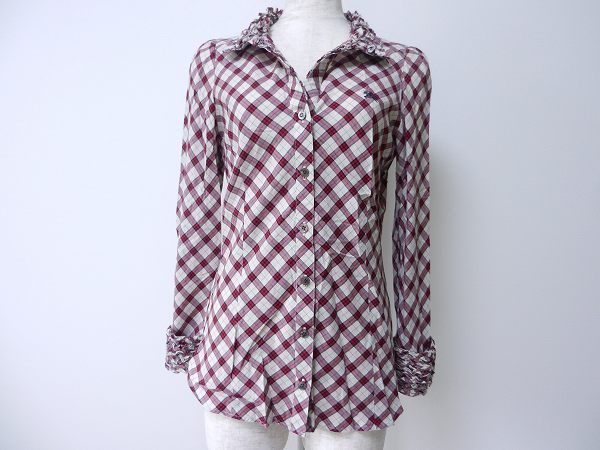 カジュアルダウンしたい時におすすめのバーバリーブルーレーベルの長袖シャツを買い取りました