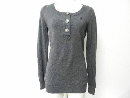 ヘンリーネック風デザインのバーバリーブルーレーベルのトップスを買い取りました