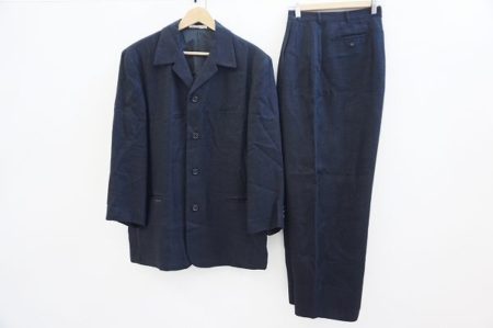 すっきりとしたシルエットのパパスの麻混シングルスーツを買い取りました