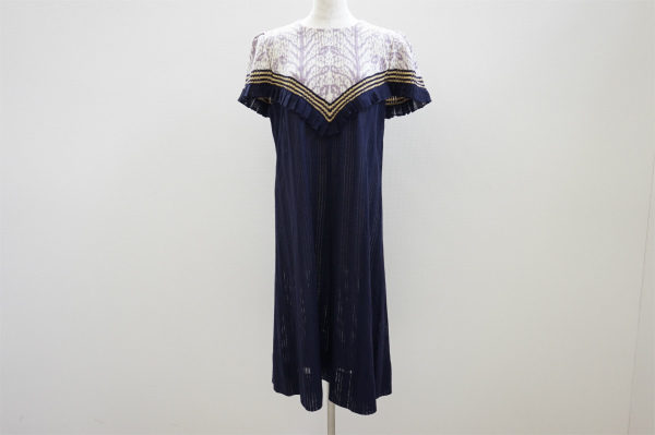 レトロなVモチーフデザイン!斉藤都世子のニットワンピースを買い取りました