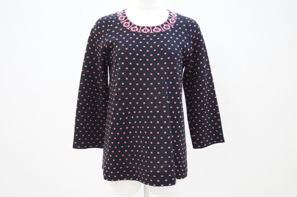 ドットとフラワーモチーフの相性抜群!斉藤都世子のニットトップスを買い取りました