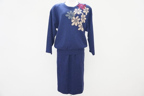 こっくりとしたブルー地が可愛い斉藤都世子のセットアップを買い取りました