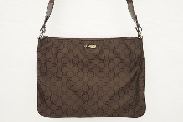 どんなシーンでも使える！グッチメッセンジャーバッグを買取しました