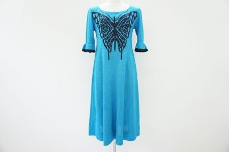 鮮やかなブルーと蝶が絶妙なバランス！斉藤都世子ワンピース