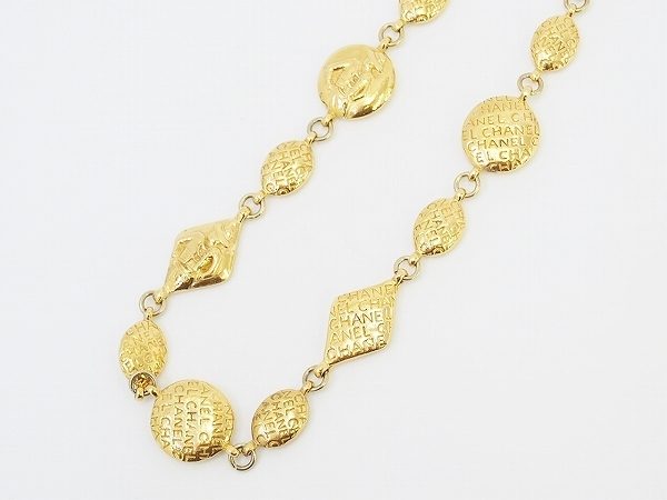 首元がエレガントに！シャネルロゴネックレスを買取しました