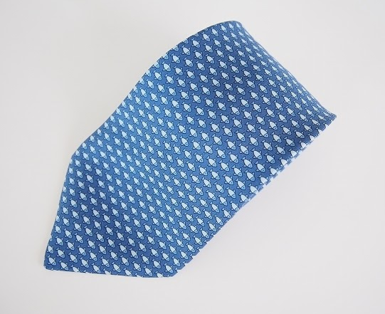 エルメスのフランス製ブルーネクタイを買取させて頂きました。