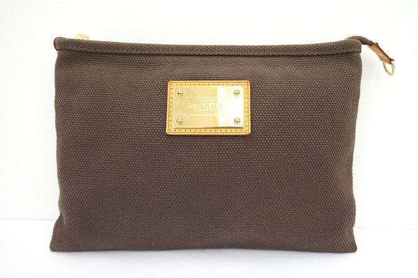 優しいブラウンが高級感を演出！ルイ・ヴィトンポーチを買取しました
