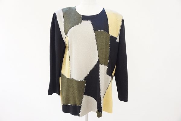 存在感がありつつも上品な印象に 斉藤都世子ニットを買取しました