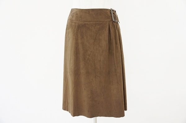 どんなコーデにも応用がきく!フォクシースエードスカートを買取しました