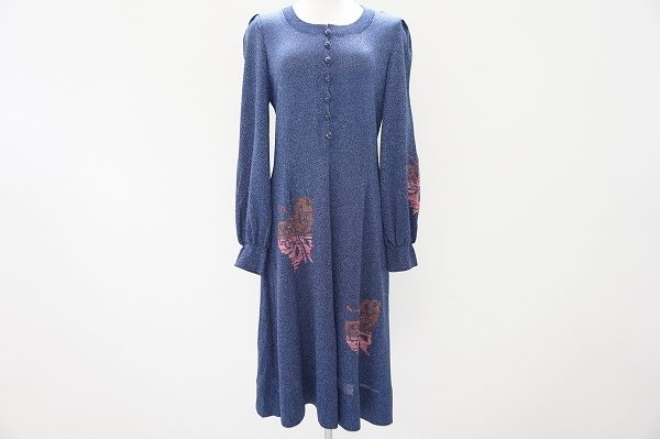 繊細なデザインで華奢に見せてくれる!斉藤都世子ニットワンピースを買取しました