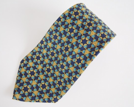 アースカラー三色で使い易いエルメスのネクタイを買取させて頂きました。