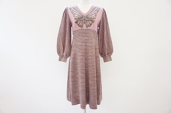 蝶のモチーフが煌びやかな印象に！斉藤都世子ワンピースを買取しました