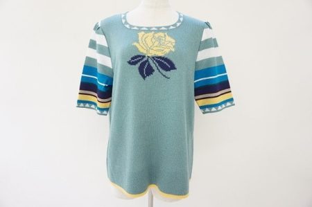 1枚あるだけで華やかな印象に！斉藤都世子ニットを買取しました