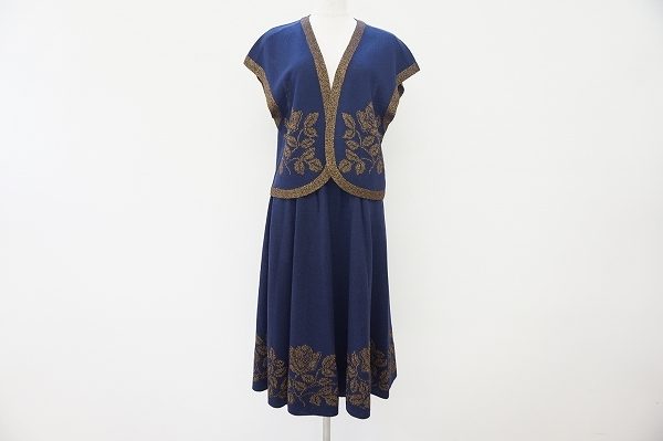 ネイビーとラメのコンビネーションが絶妙!斉藤都世子セットアップ