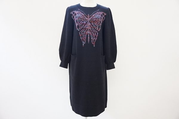 鮮やかなバタフライがお顔周りも華やかに!斉藤都世子ワンピースを買取しました