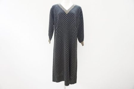 お首回りが煌びやかで素敵！斉藤都世子ニットワンピースを買取しました