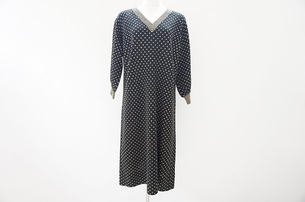 お首回りが煌びやかで素敵!斉藤都世子ニットワンピースを買取しました