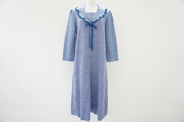 首元のフリルがポイント！斉藤都世子ワンピースを買取しました