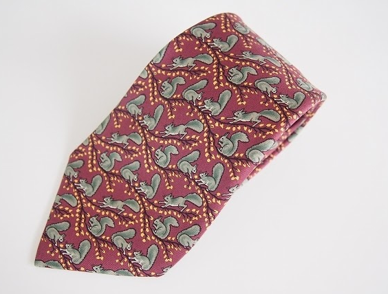 エルメスよりリス柄がキュートなボルドーネクタイを買取させて頂きました。
