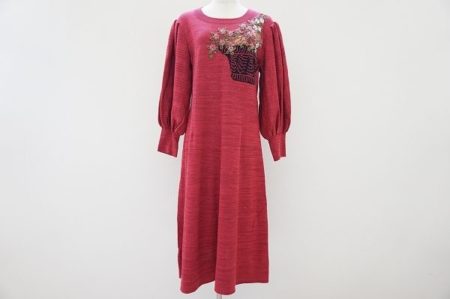 華やかな中にもどこか落ち着きがある1着！斉藤都世子ワンピースを買取しました