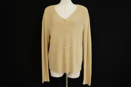 定番カラーで着回し力抜群！フォクシーアンサンブルニットを買取しました