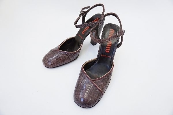 高級感溢れるサンダル!ミュウミュウのサンダルを買取しました