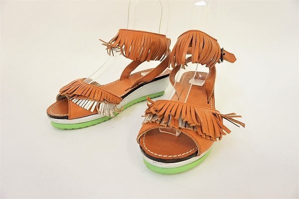 上品かつスタイリッシュなフリンジでおしゃれに！イッセイミヤケサンダルを買取しました