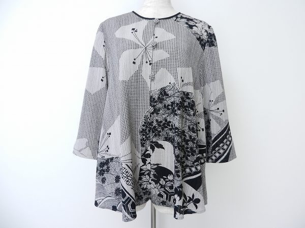 モノトーンに花柄が馴染んでおしゃれ!詩仙堂のカーディガンを買取しました