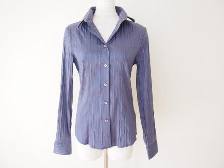 スリムなラインが美しいナラカミーチェのシャツを買い取りました