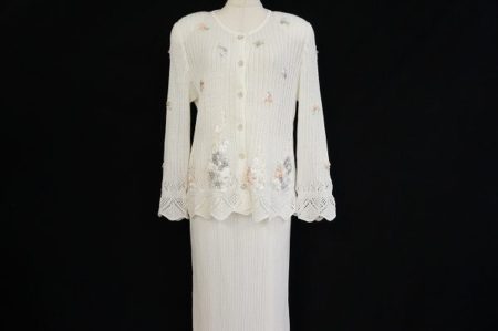 やさしい雰囲気のアトリエサガンのニットスーツを買い取りました