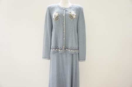 パステルブルーが新鮮！アトリエサガンのレディーススーツを買い取りました