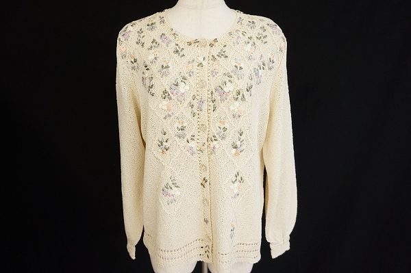 どんな洋服にも合わせやすいのが嬉しい！アトリエサガンのカーディガンを買取しました