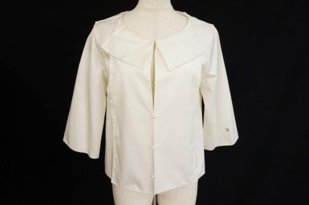 大人フェミニンなホワイトジャケット！シャネル
