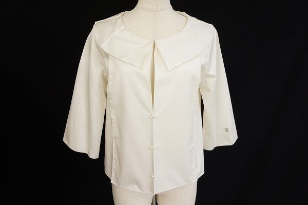 大人フェミニンなホワイトジャケット！シャネル