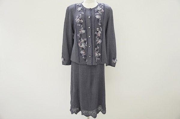 美シルエットで人気のアトリエサガンのレディーススーツを買い取りました