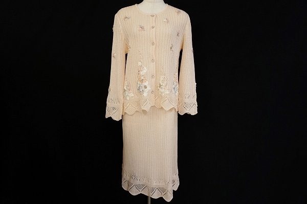 キュート&エレガントなスタイルに!アトリエサガンのレディーススーツをお売りいただきました