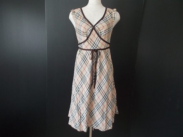 女性特有の線を綺麗に見せてくれる！バーバリーブルーレーベルのワンピースを買取しました