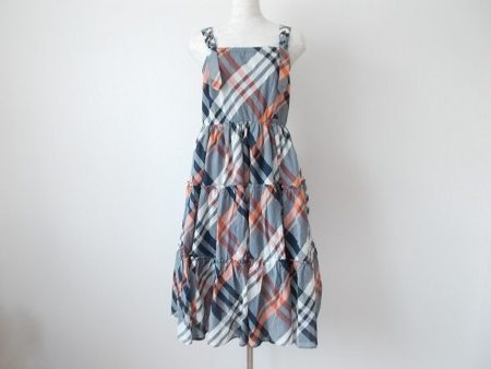 さりげない華やかさを演出してくれるバーバリーブルーレーベルのワンピースをお売りいただきました