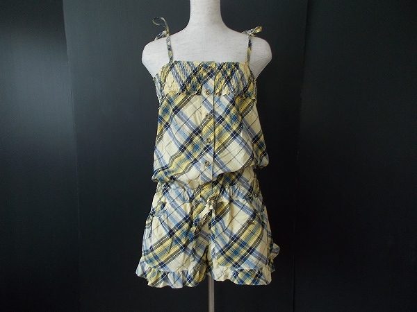 指し色がキュート！バーバリーブルーレーベルのオールインワンをお売りいただきました